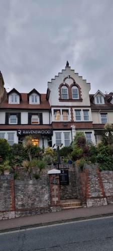 Ravenswood Hotel