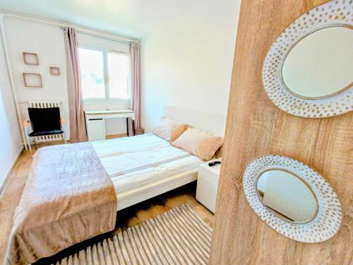 Private room in renovated apartment - Tram 1 min walk