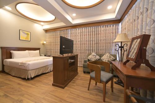 Paragon Hotel & Suites