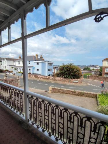 Cleve Court Hotel - Guest House