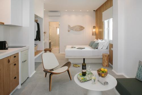 Hora Seaside Suites