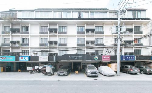 El Rico Suites