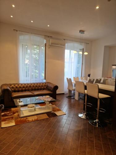 Queen of Stay - Apartment Lili