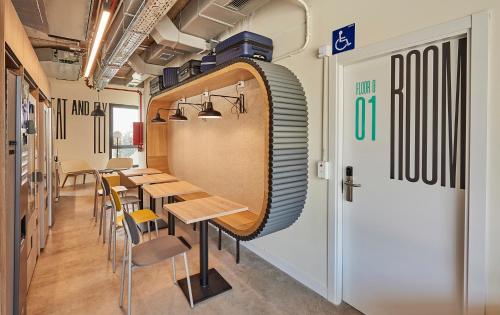 Hostelfly Madrid Airport