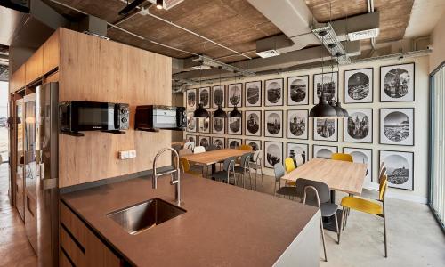 Hostelfly Madrid Airport