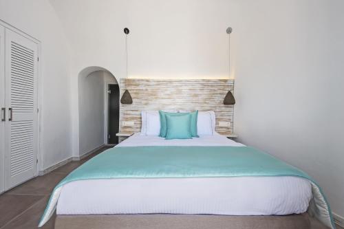 Athina Luxury Suites