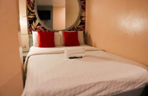 Paradise Apartelle by OYO Rooms