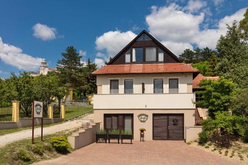 Pannonhalma Vendégház