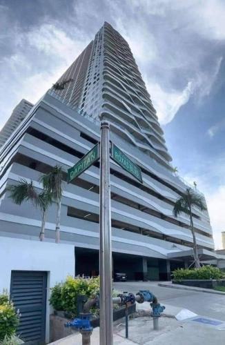 Coast Residences Penthouse with skyline and manila bay view