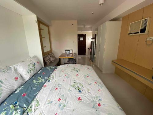 Pool level Persimmon Condo w/ kitchen unit 615