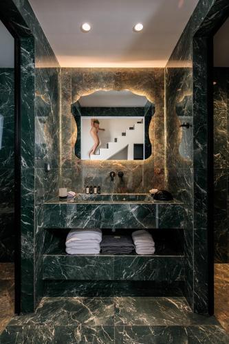 Iphimedeia Apartments & Suites