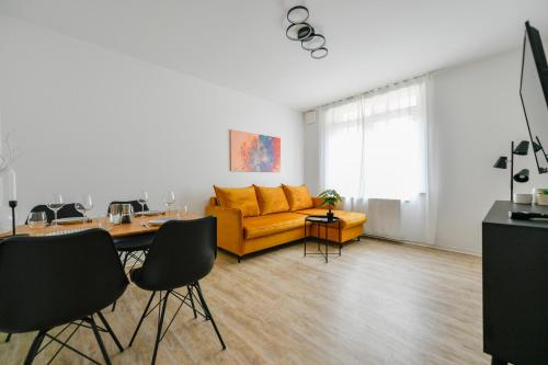 Ferienwohnungen am Theater - modern, zentral und ruhig mit Küche, Waschtrockner, Netflix, Wlan und Parkplatz- 2 Zimmer, 52 qm