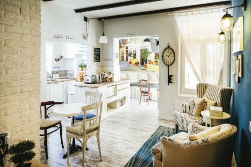 5 Vintage Hostel