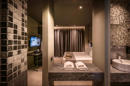 Petousis Hotel & Suites