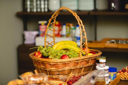 Privilege Suit SLiema