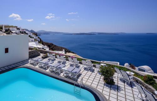 Nikos Villas
