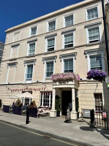 Smart Hyde Park View Hostel