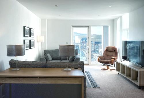 Elegant and Bright Seaside APT in Swansea Marina
