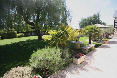 Le Manoir De La Croix Sonnet