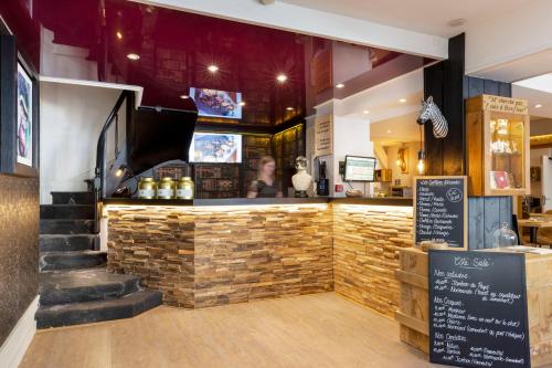 Hotels Le Du Dauphin Les Logis