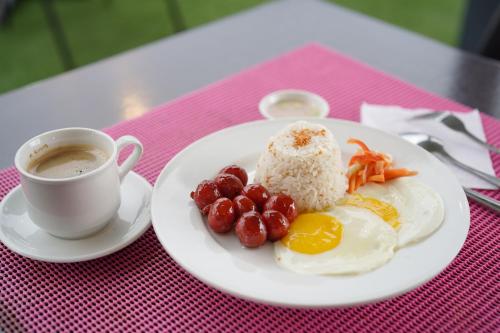 Arzo Hotel Makati by OYO Rooms