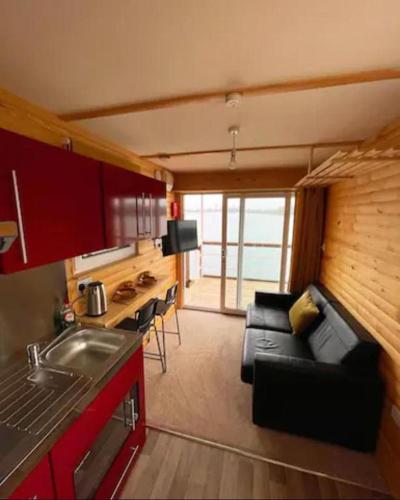 Lake View Lodge Pod