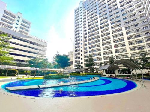 1 Bedroom with Balcony Pool View and WiFi in Grace Residences