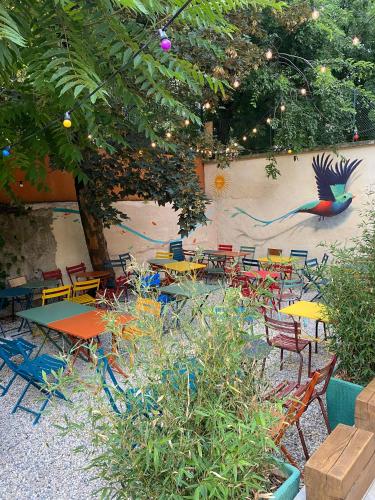 Yasi Hostel