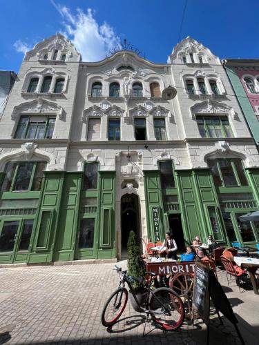 VISAJ Deluxe Downtown