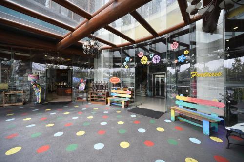 Paragon Hotel & Suites