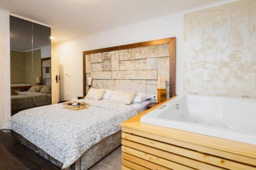 Grand Lakes Rooms