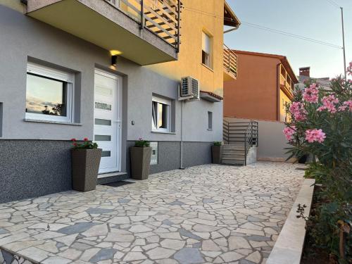 Apartment A & N with FREE private parking