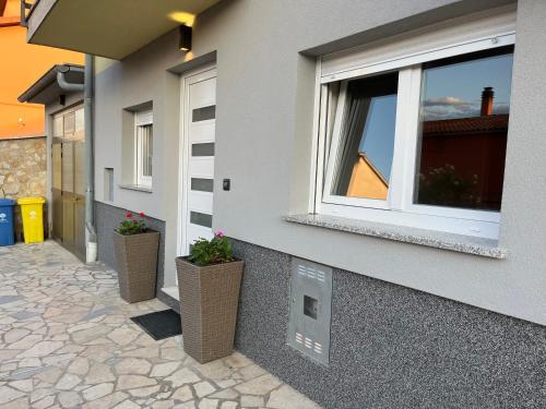 Apartment A & N with FREE private parking