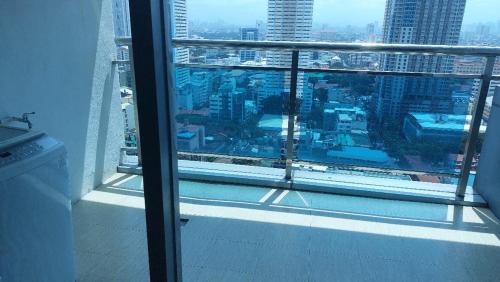 USA embassy front suite Pearl of the Orient