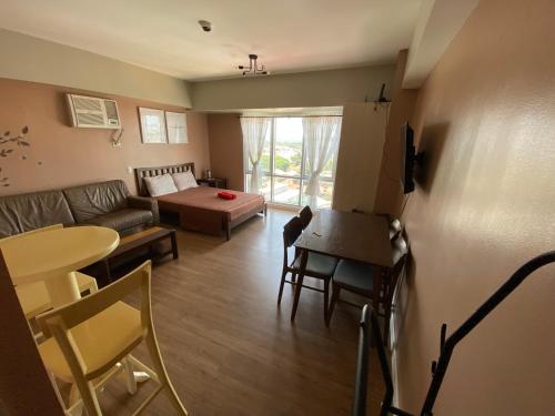 Abreeza chills place T1-1105