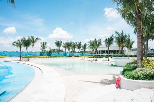 Resort Condo Unit with Stunning View - Azure North