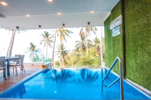 Noni’s Resort