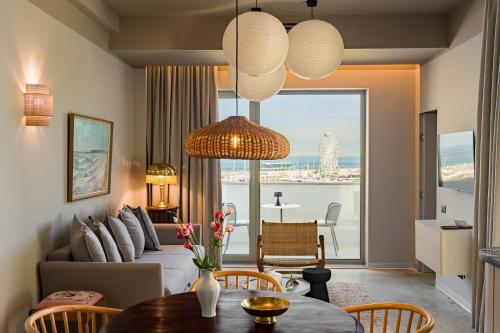 Rezident Tomis Marina