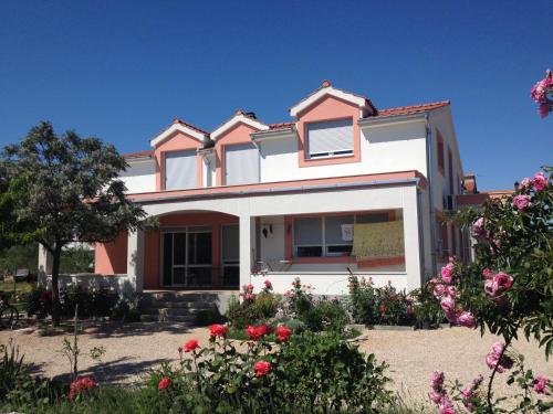 Gabi Rooms & Studio Apartment