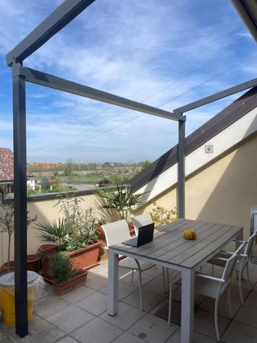 Flat with terrace close to Forum and Milanofiori Metro