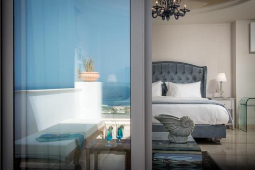 Creta Blue
