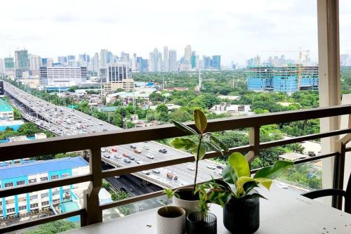 Casa Antonio at Fairway Terraces Family Penthouse 2BR Wi-Fi Nr Golf, Airport, Fort BGC