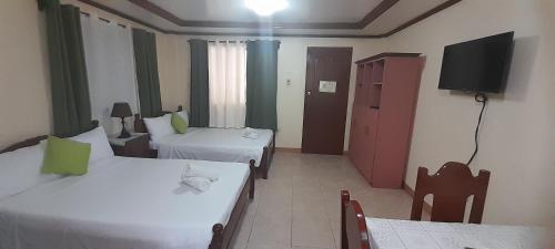 CORALYN'S PLACE Family of 4