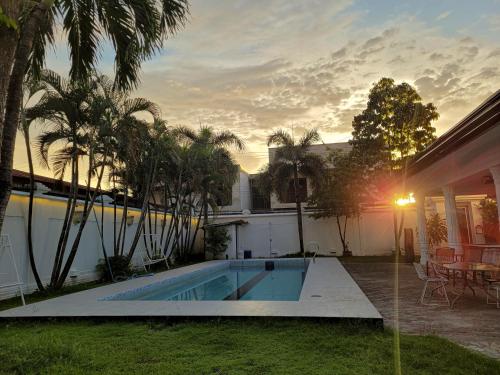 Book 1 take 2 villas - Jay's villa 1 Timog