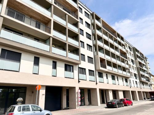 New 2022 Family&Friends Downtown AC 3BR 2BA FREE PARKING big Balcony near Metro&Train Station SELF CHECK-IN Apt