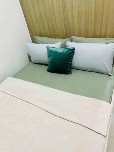 Cozy 1BR at Shore 2 with balcony