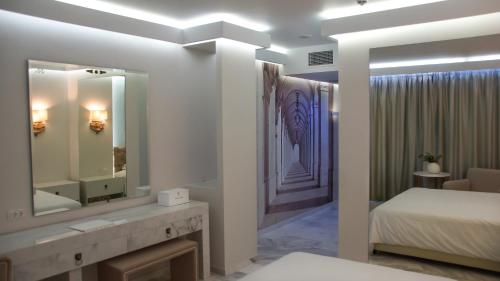 Royal Marmin Bay Boutique & Art Hotel