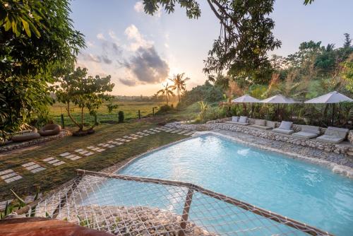 The Hillside Resort