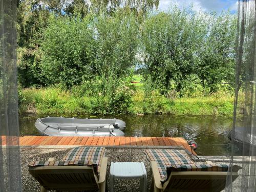 Oasis holiday home in Giethoorn next to canal, boat extra