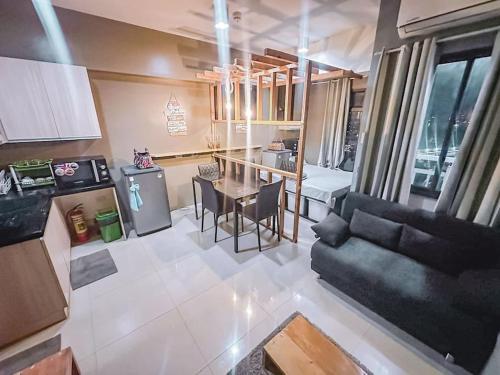 Chillhauz (SM, Ayala, IT, City) W/Pool & WiFi